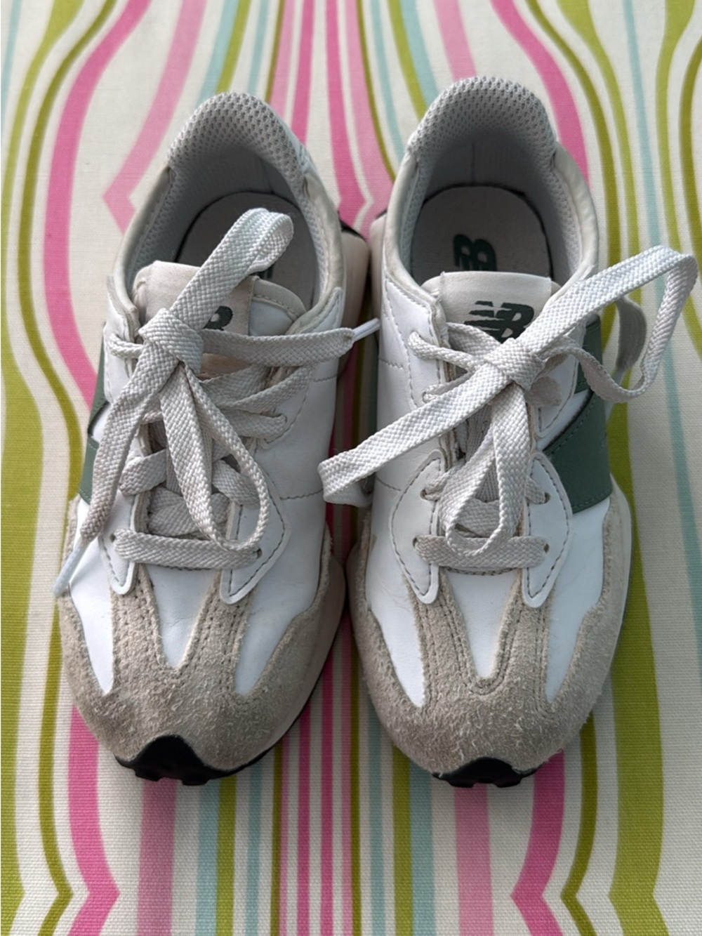 New Balance 327  Kids White, Light Gray & Green Sneakers size 10.5